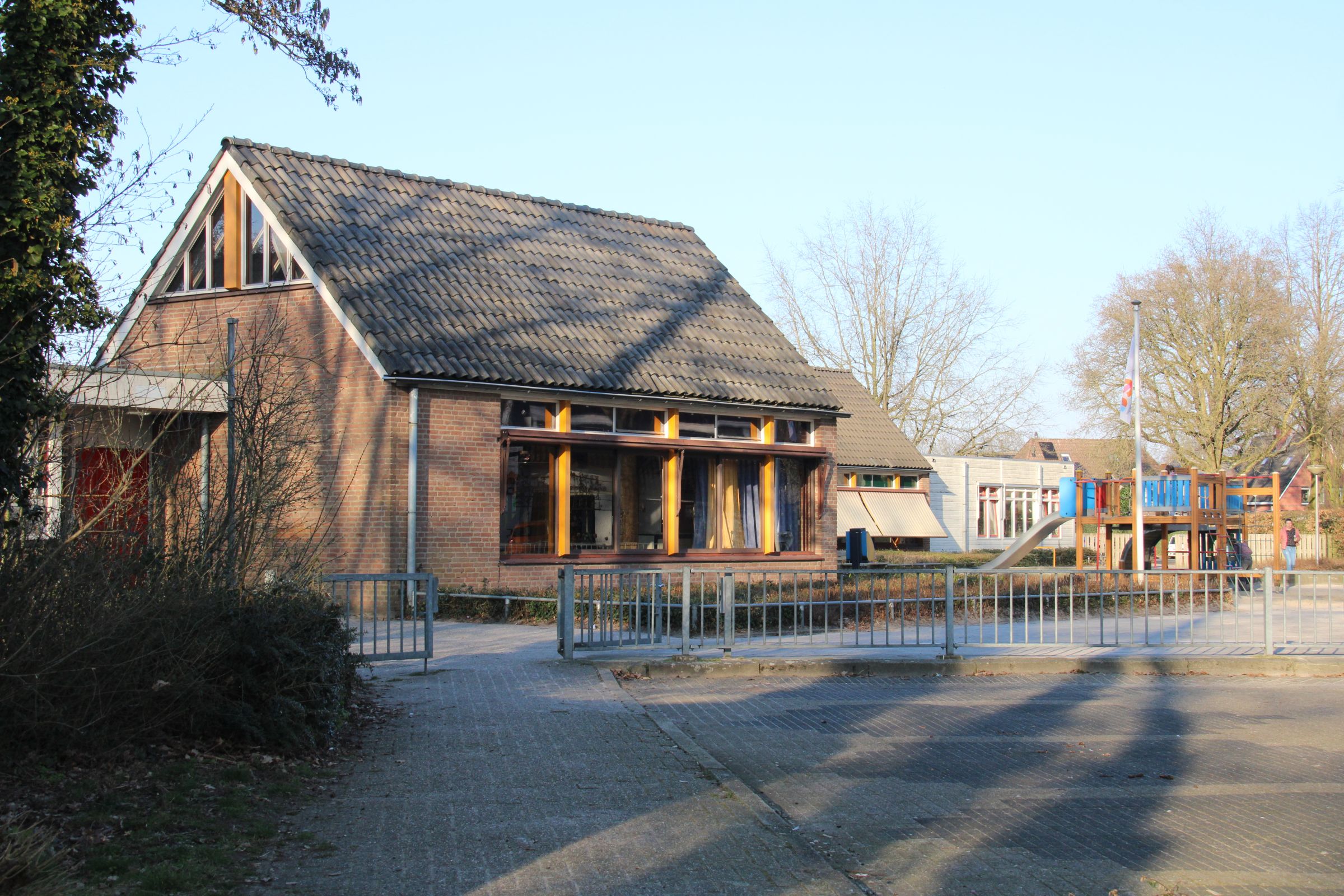 Voormalige basisschool Holthuizen/Het Palet aan de Hothuizerstraat.