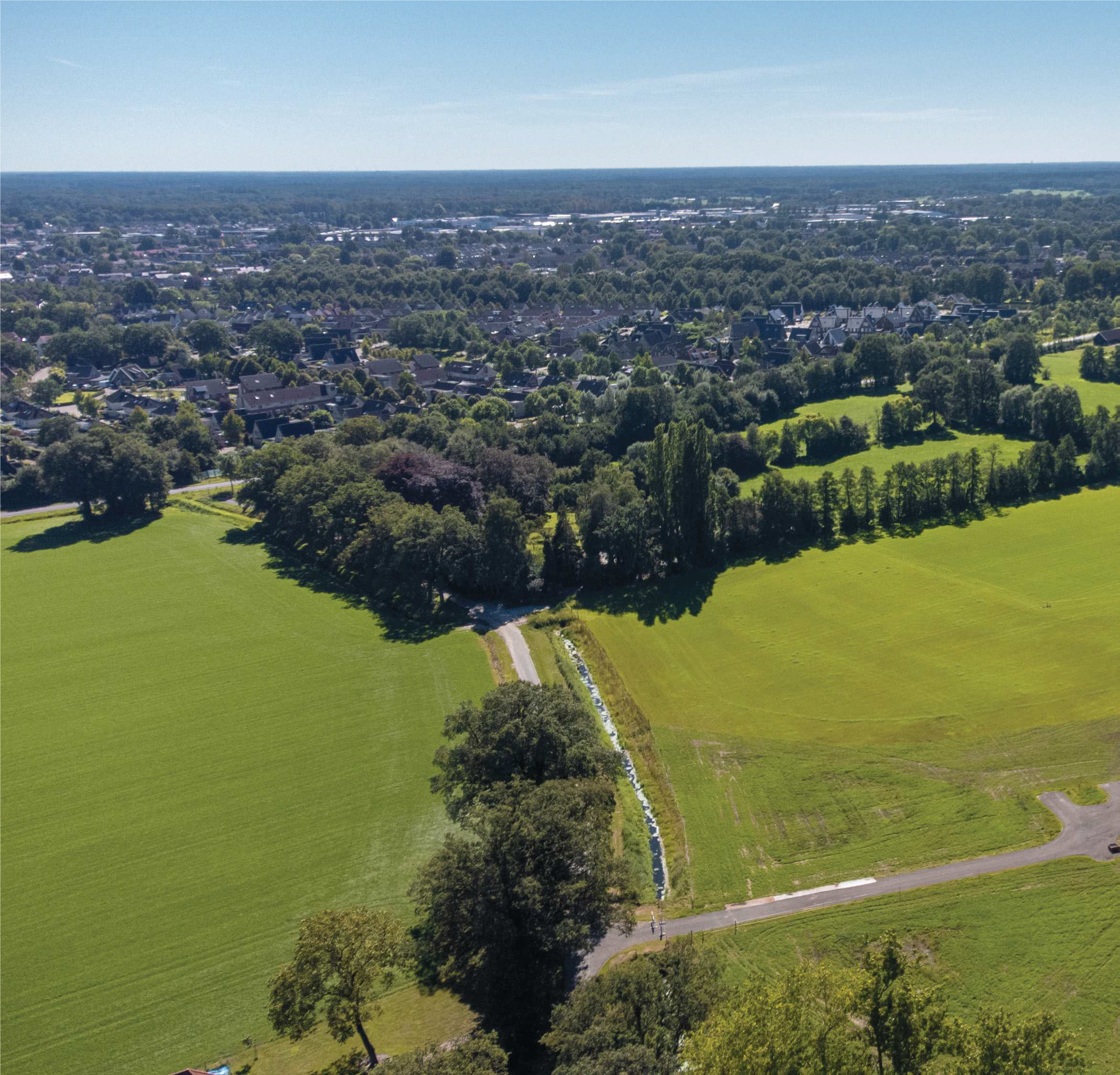 Luchtfoto van de rand van Haaksbergen.