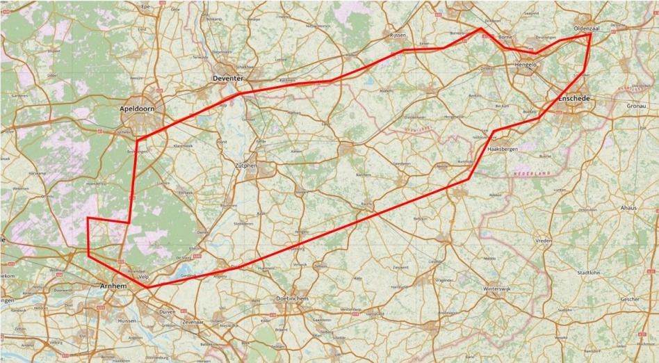 Kaartje van Twente. Rood omrand gebied waar geoefend wordt. 