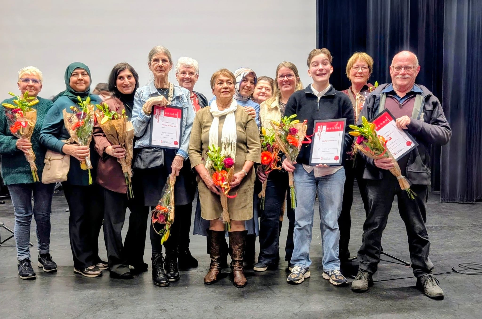 De winnaars van de Vrijwilligersprijs 2025: Vrijwilligers van het Odensehuis, Fleur ten Thije o.g. Boonkkamp en Bennie Diepenmaat.