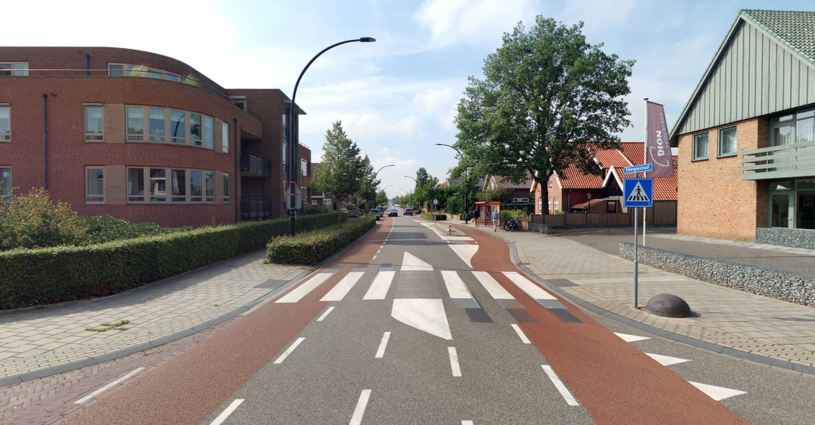 Foto van de Eibergsestraat bij de afslag Lansinkstraat.